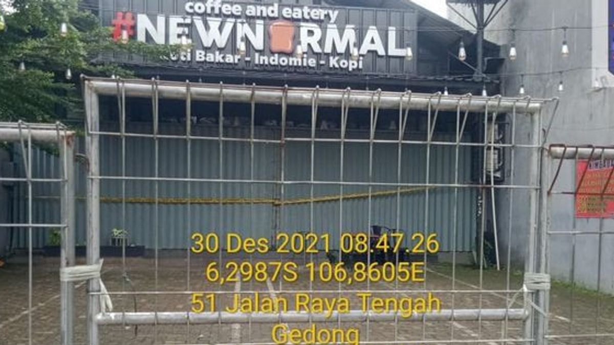 After The Nobar Hold, The New Normal Cafe In Pasar Rebo Is Closed By Satpol PP For Violating Prokes