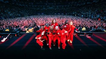 كوري تايلور يطلق على السباث الأسود إلهام Slipknot الشكل