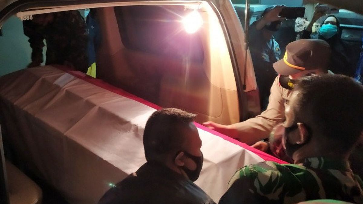 Arriving In Bandung Wrapped In A Red And White Flag, Praka Roy's Body Was Buried Tomorrow