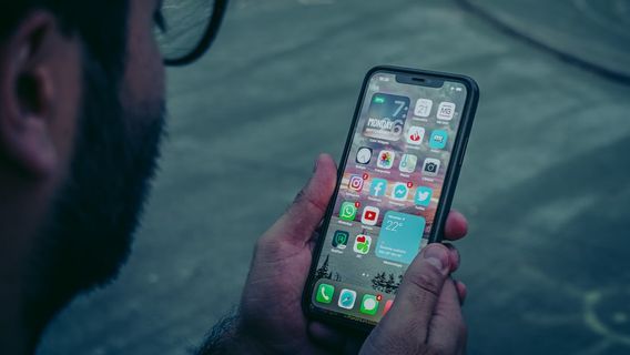 إليك كيفية قفل التطبيقات بسهولة باستخدام كلمة المرور ومعرف الوجه على IPhone