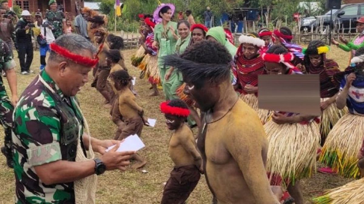 Without The TMMD Program, Pangdam XVII Cenderawasih Orders The 40-year-old TNI For Renovation Of Churches In Maima Papua