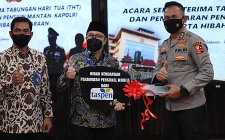 Dirut Taspen Antonius Kosasih Serahkan Bantuan Ambulans kepada Polri dan Tabungan Hari Tua untuk Mantan Kapolri Tito Karnavian cs