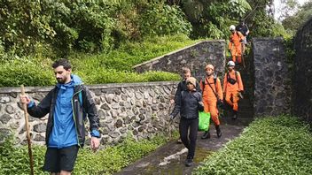2 Bule Inggris Tersesat di Gunung Agung Karangasem Bali