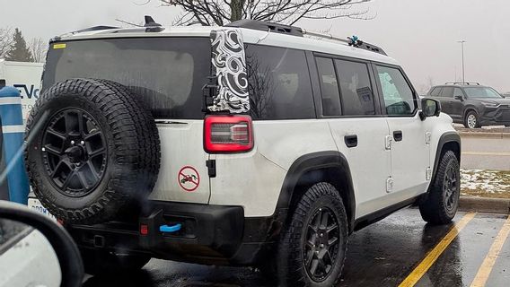 Not Yet Debuted, Jeep Recon EV Caught On Camera In A Strong Form