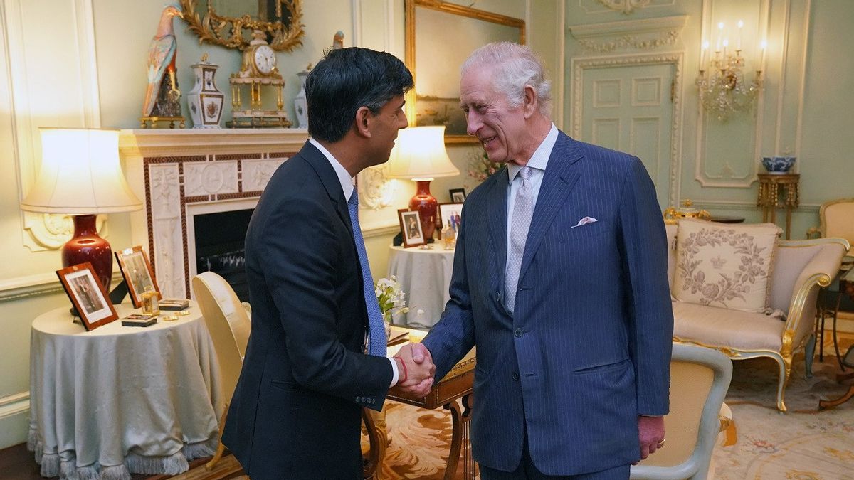 Rencouragement au travail Après diagnostiqué avec un cancer, le roi Charles III reçoit le Premier ministre Rishi Sunak