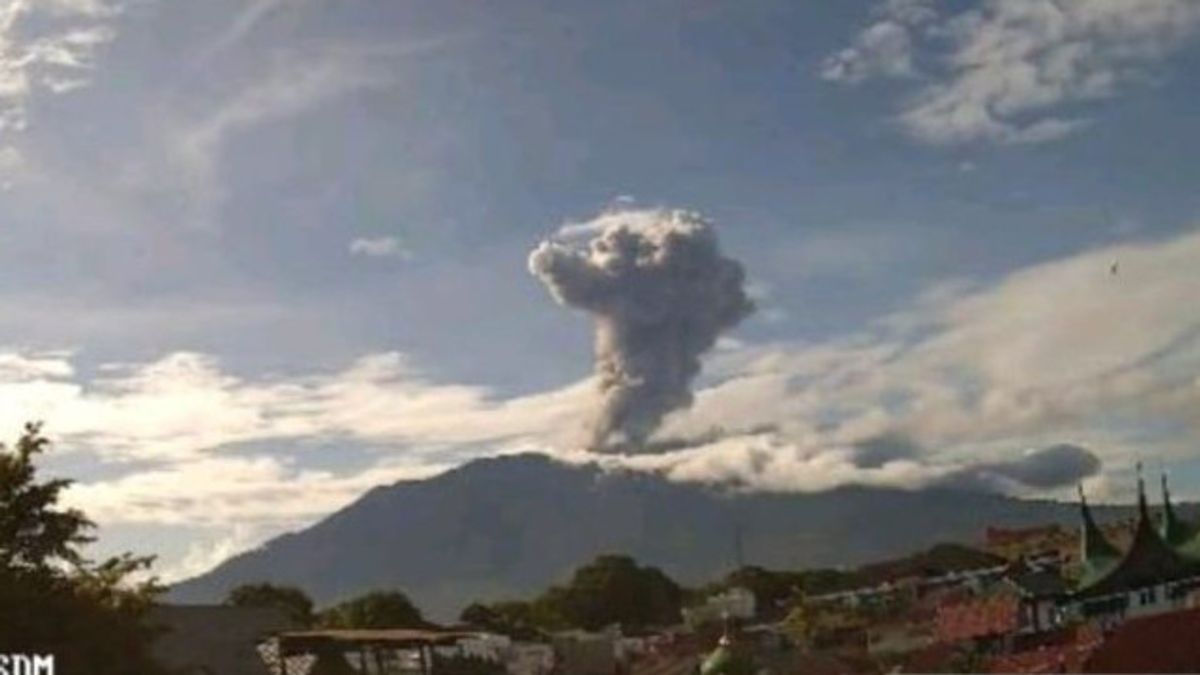 Mount Marapi Erupts, Sprays Volcanic Ash 1.6 Km High