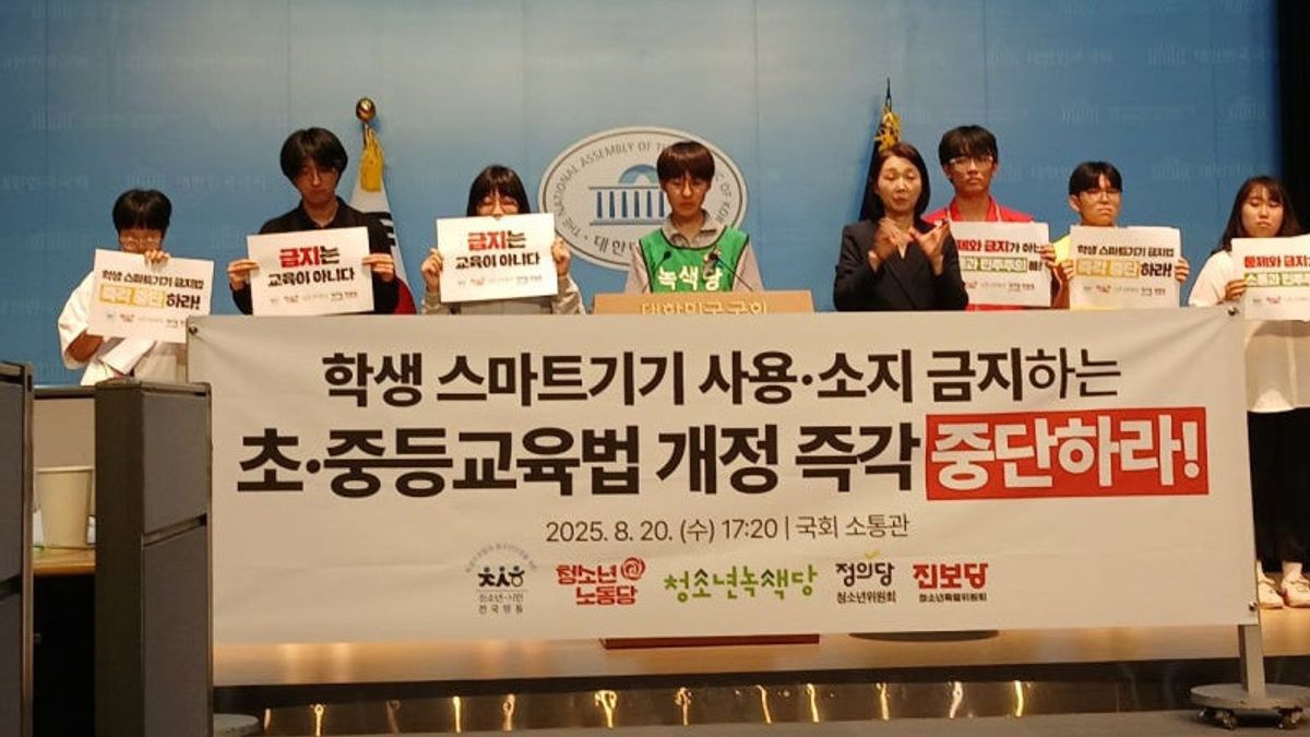 Pemuda Korea Selatan Tolak RUU Larangan Penggunaan Perangkat Pintar di Sekolah