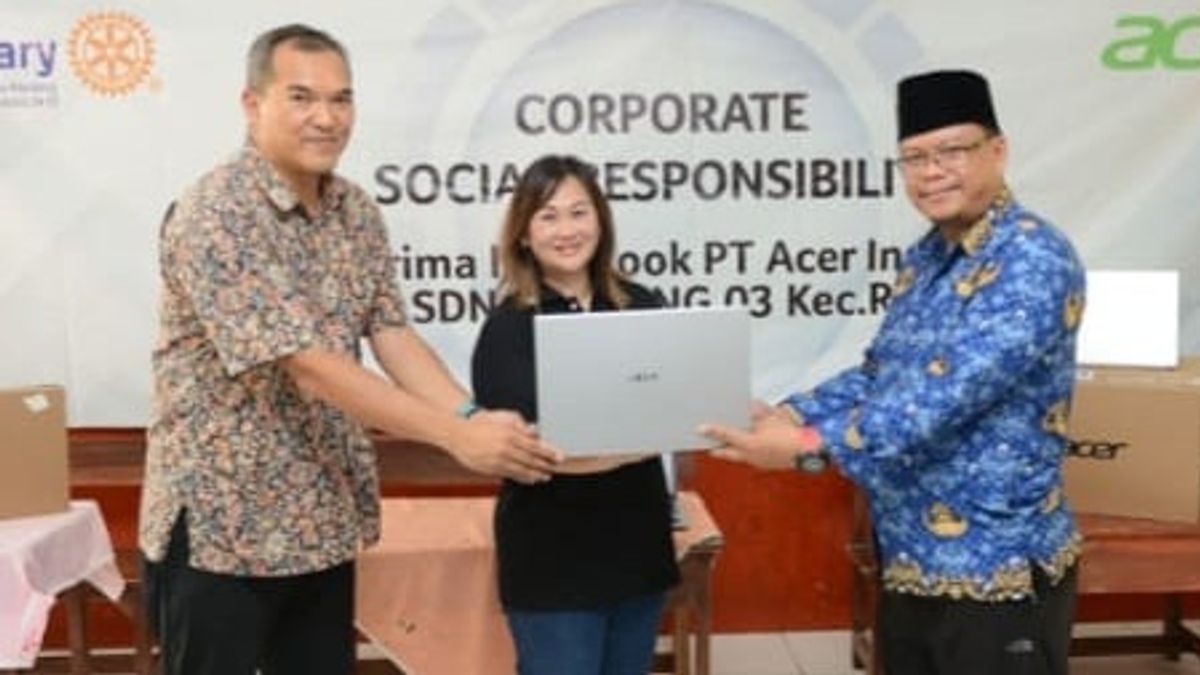 تحسين إمكانية الوصول الرقمي للتعليم ، توفر Acer دعم الكمبيوتر المحمول للمدارس في Bogor Regency
