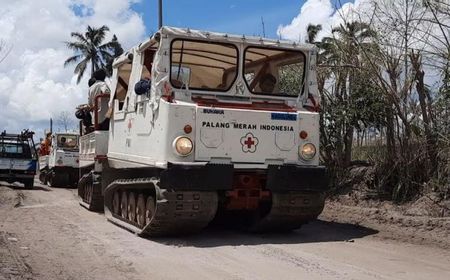 Kendaraan Taktis Hagglund BV206 PMI yang Diterjunkan Evakuasi Korban Erupsi Semeru di Dusun Kobokan