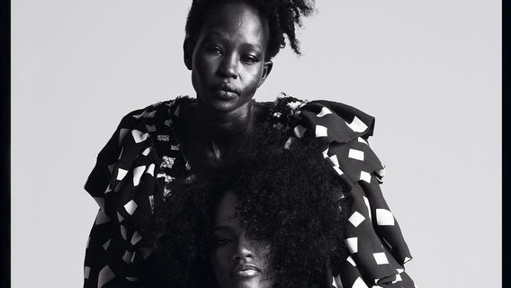 Against Homophobia, Supermodel Aweng Ade-Chuol Kisses Her Same Sex Partner