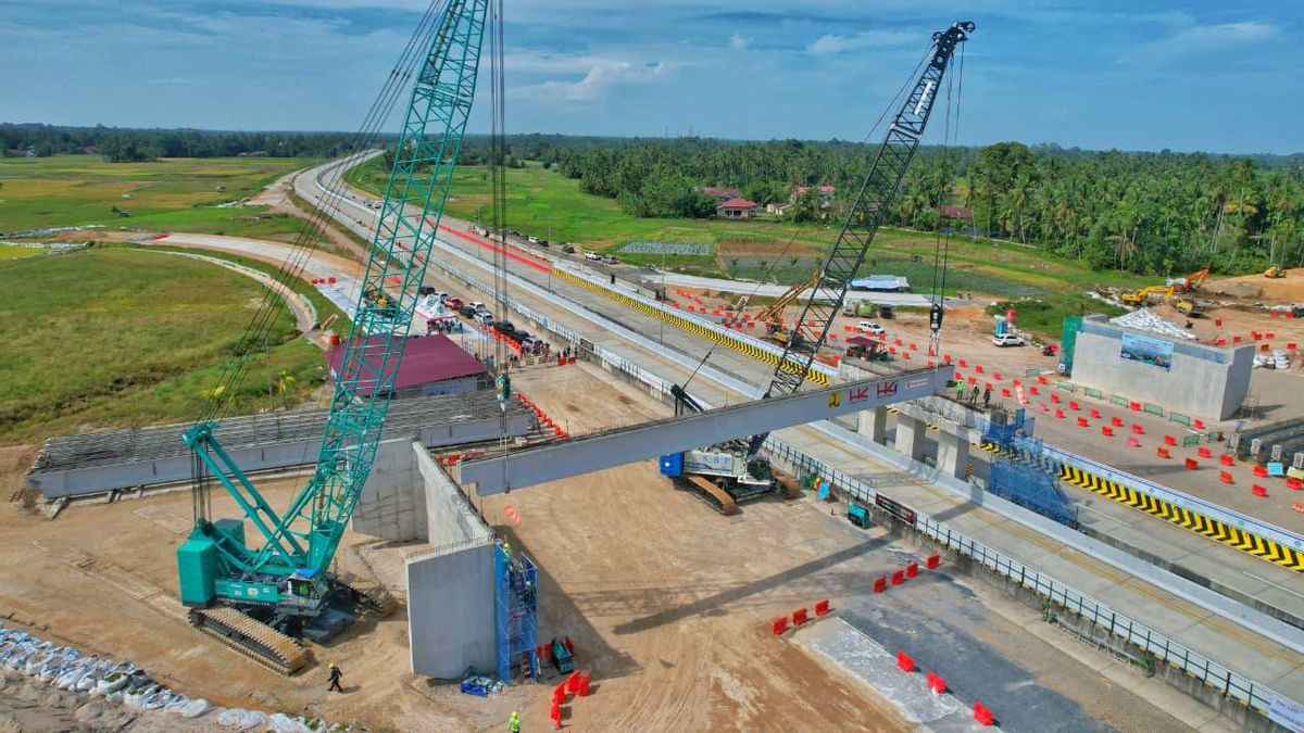Awas Macet, Ada Pengalihan Lalin di Tol Padang–Sicincin imbas Pemasangan Erection Girder
