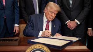 Sakit Hati, Trump Pertimbangkan AS Keluar NATO