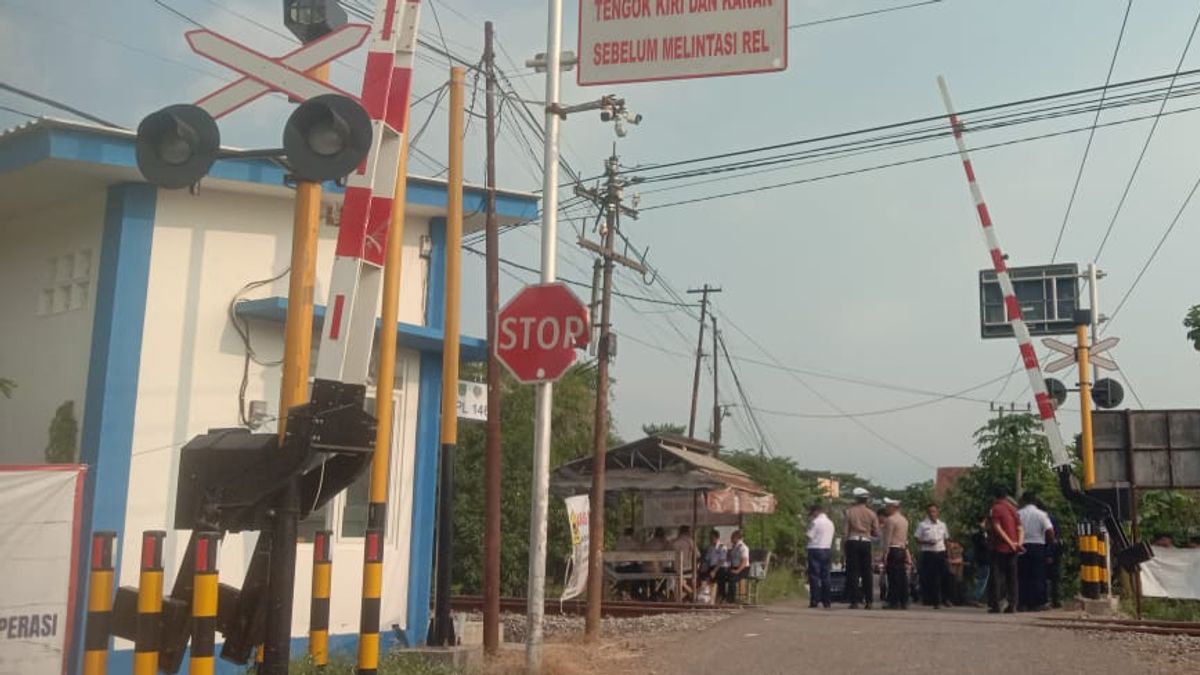 Pandalungan Train Hits A Car, KAI Reminds People To Be Disciplined Traffic