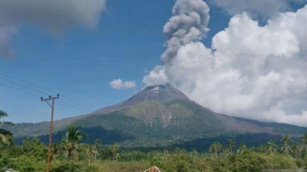    Badan Geologi Naikkan Status Gunung Lewotobi Laki-laki jadi Siaga