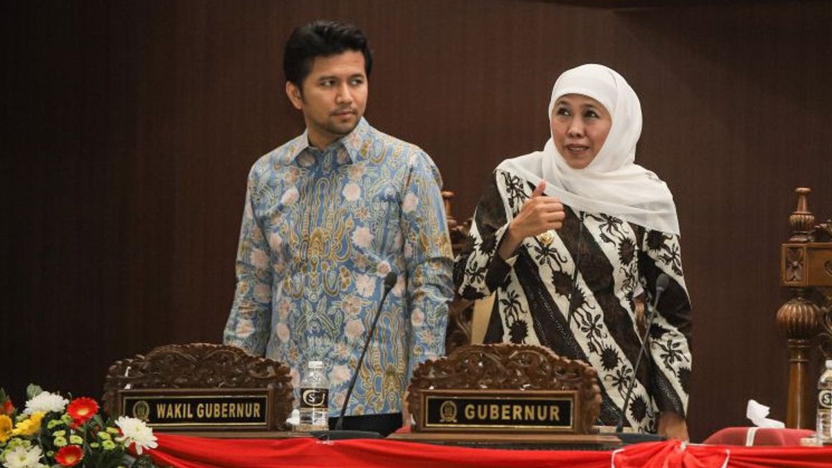 Khofifah Beri Sinyal Gandeng Lagi Emil Dardak 在 2024 年东爪哇地区选举中