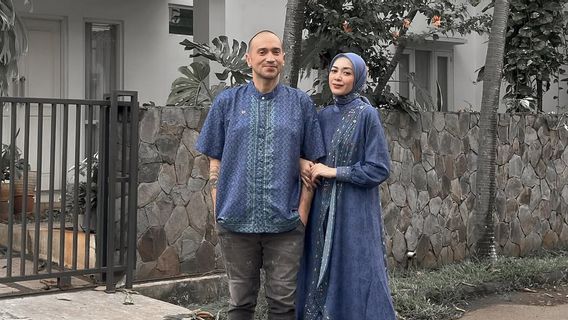 Richa Iskak dan Anak-anak Obati Rindu pada Gary Iskak dengan Tidur di Bantal dan Pakai Sweater Kesayangan