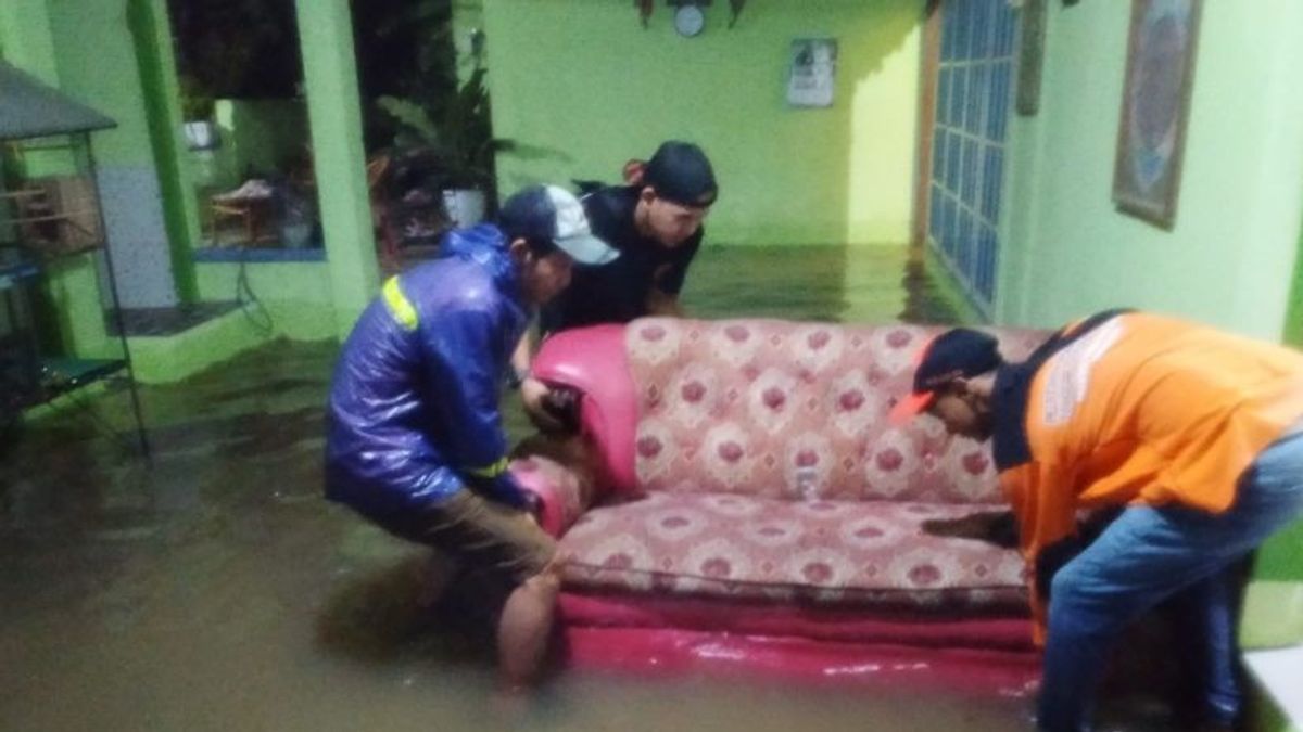 Banjir Nyaris Lumpuhkan Aktivitas Warga di Kota Baturaja Sumsel