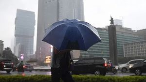 已经准备好了雨伞,几乎整个DKI雅加达估计今晚的降雨