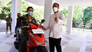 Kakek di Makassar yang Viral karena Kayuh Sepeda 15 Km untuk Vaksin Dapat Hadiah Motor