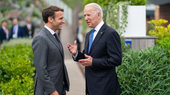 拜登总统和麦克龙总统通了30分钟的电话，法国大使返回华盛顿