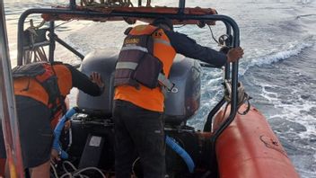 3 مرحبا بكم ، 1 مفقود: لا يزال فريق البحث والإنقاذ يبحث عن عارف كورنياوان الذي فقد تعرض لموجة تولاندونا بوتون الوسطى