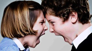 أسباب الكفاح المتكرر بين الأشقاء وكيفية فهمها