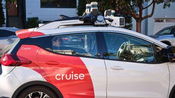 Threatened with Fines, GM Focuses on Improving Autonomous Cruise Taxis