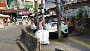 DKI省政府在丹那阿邦安装了10台闭路电视摄像机,观察非法停车