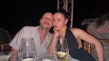 幸せ!チャーリXCXとジョージダニエル「1975」正式に結婚