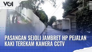 VIDEO: Sejoli Jambret HP Pejalan Kaki Terekam Kamera CCTV