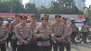 Kabaharkam Sebut Kabar Soal Polisi Bantu Pasang Baliho PSI Belum Terkonfirmasi