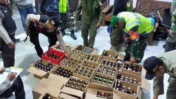 Raid Miras Warehouse In Kudus, Officials Confiscate 400 Bottles Without Permit