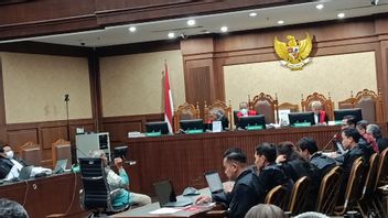 Sidang Hasto, Ahli Bahasa Sebut Tak Logis Soal Perintah 'Tenggelamkan' Pakaian