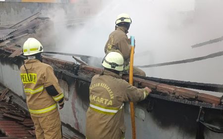 Permukiman Padat Penduduk di Cakung Terbakar, Damkar Alami Kesulitan