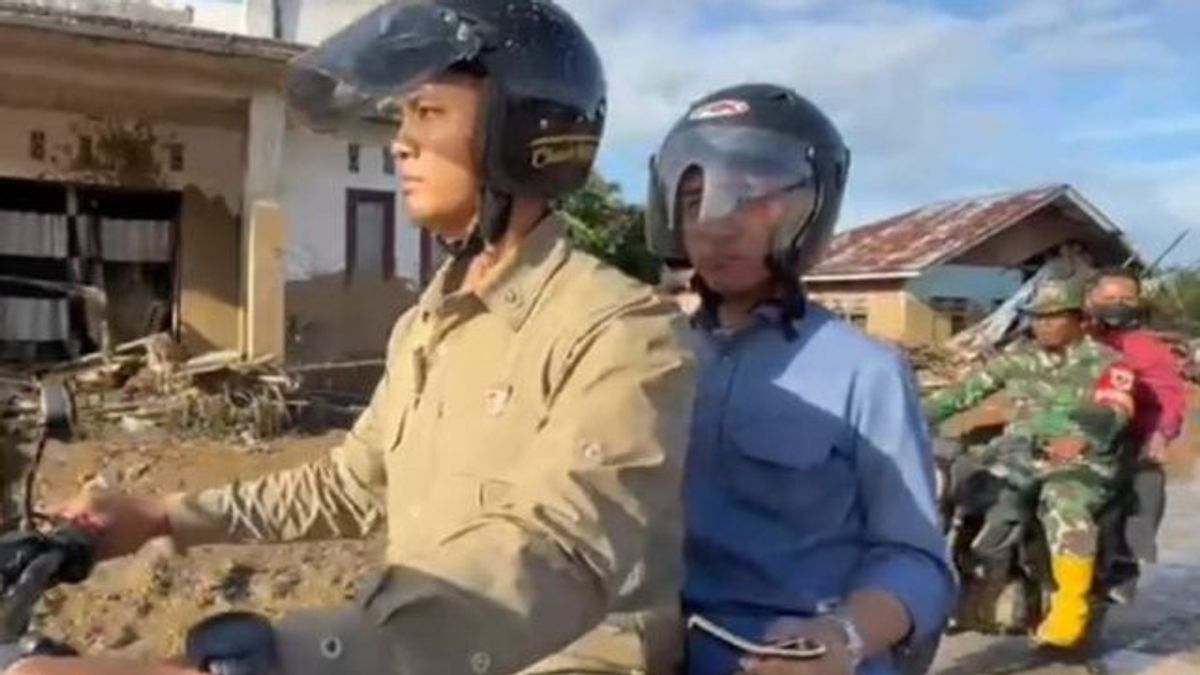 Naik Motor Trail, Gibran Susuri Lumpur untuk Temui Korban Banjir Bandang Agam