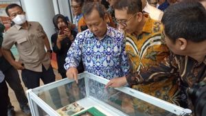 Revealing Past History, Minister Fadli Zon Launches Buitenzorg Book On A Piece Of Postcard