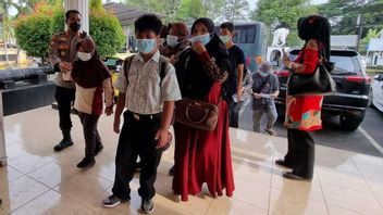 57 étudiants Handicapés Se Font Vacciner à La Clinique Biddokkes De La Police De Banten