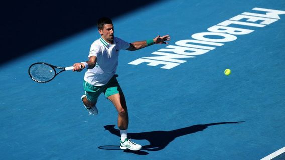 Otot Perut Diduga Robek, Djokovic Ambil Risiko Lanjutkan Kiprah di Australian Open