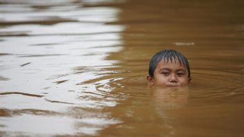 カンプン・メラユの洪水は、カリ・チリウンがまだあふれているため、ポンピングできない