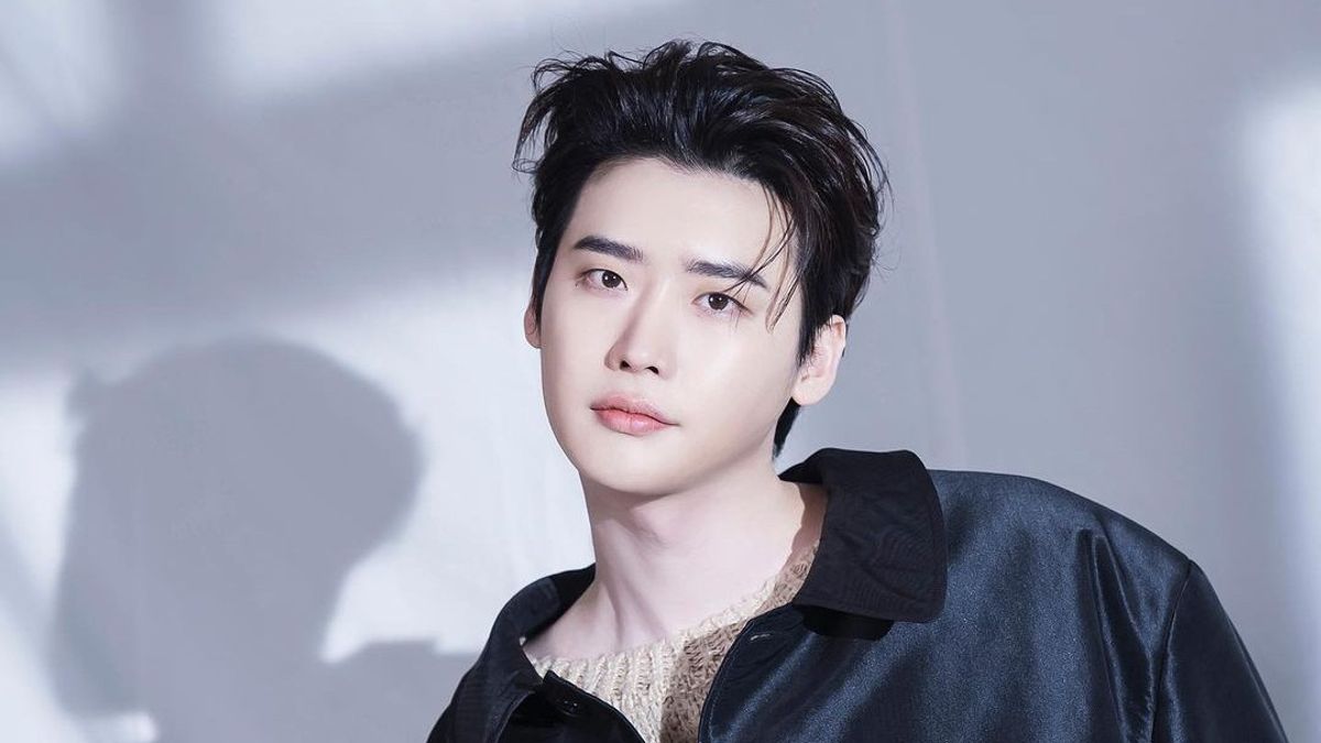 Once Deported, Lee Jong Suk Visits Jakarta Again For Fanmeeting July 15
