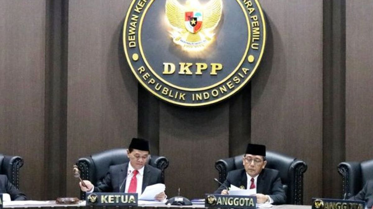 DKPP تحقق من أعضاء KPU شمال سولاويزي فيما يتعلق بالتحقق من الأحزاب السياسية