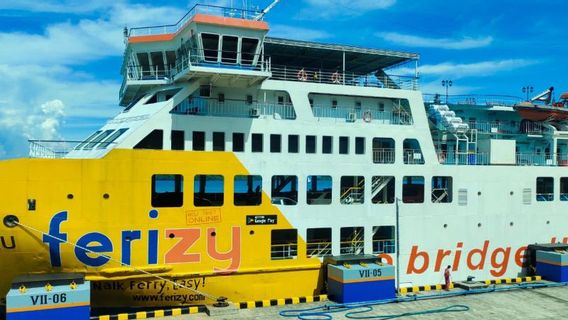 Bakauheni Port Starts To Crowded Homecomers Up And Down, The Number Is 17,188 Passengers