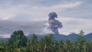 rique du mont Dukono, éruption volcanique jusqu’à 1 600 mètres de haut