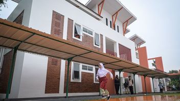 Simultaneous, the construction of People's Schools in four provinces continues to be carried out.