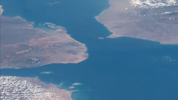 Iran Threatens to Close Bab al-Mandab Strait if US Tightens Sea Blockade