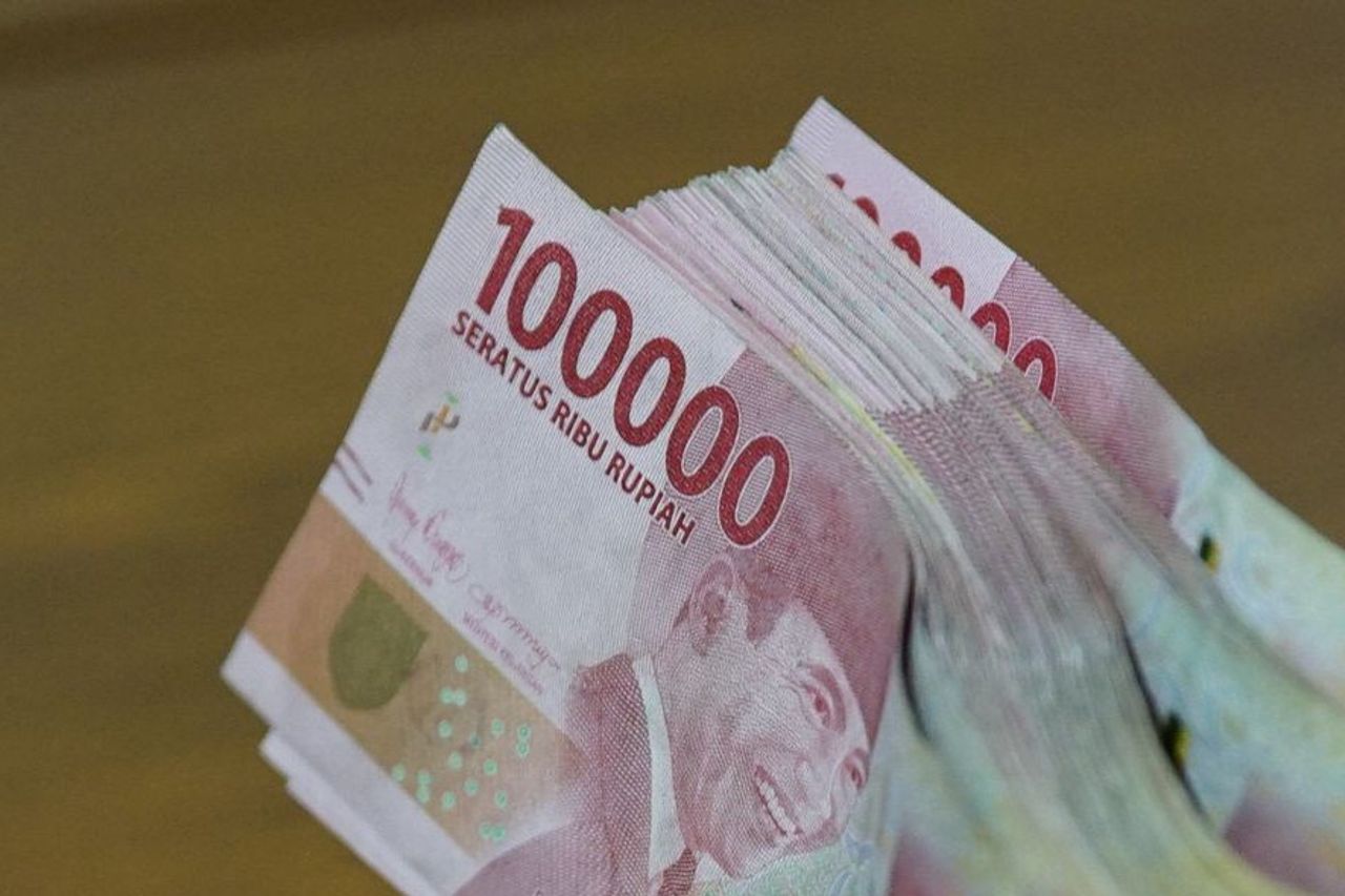 ルピアは1米ドルあたり14,000ドルのIDRの周りにほぼ失われました