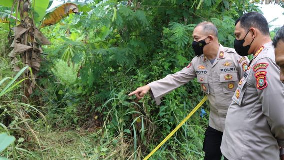 Ditemukan Mayat Laki-laki di Dalam Saluran Air Penuh Luka Tusuk, Tim Identifikasi Temukan Pisau Dapur