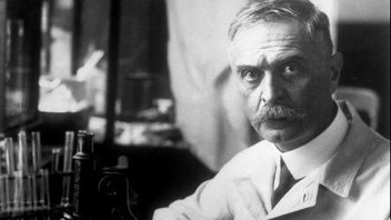 WHO Wants Us To Donate Blood Following German Scientist Karl Landsteiner In History Today, 14 June 2004