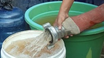 Bantuan Air Bersih PAM Jaya di Muara Angke Katanya Diklaim Caleg PKB, Warga: Orang Lagi Kesusahan Jangan Dimanfaatkan