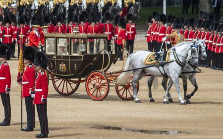 Sempat Bermalam di Rumah Sakit untuk Jalani Pemeriksaan, Ratu Elizabeth II Kembali Bekerja